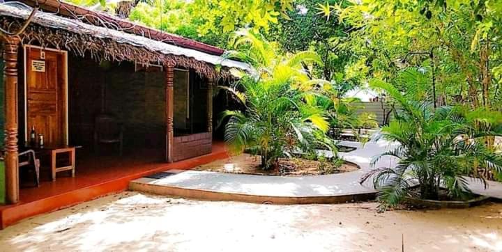 Naaval Beach Villa & Rooms バッティカロア エクステリア 写真