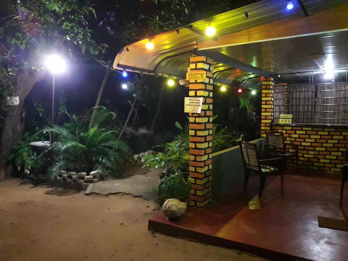 Naaval Beach Villa & Rooms バッティカロア エクステリア 写真