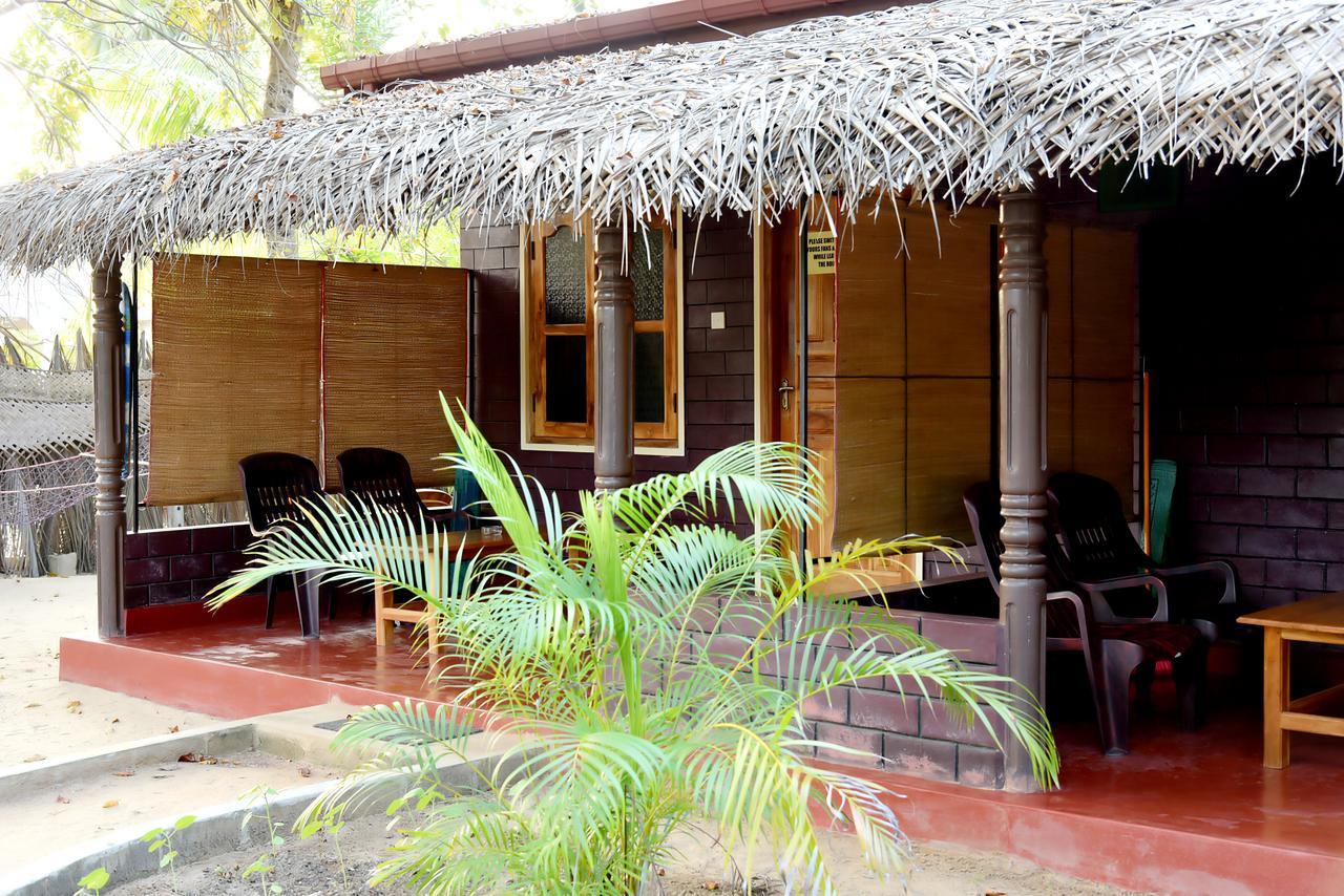 Naaval Beach Villa & Rooms バッティカロア エクステリア 写真