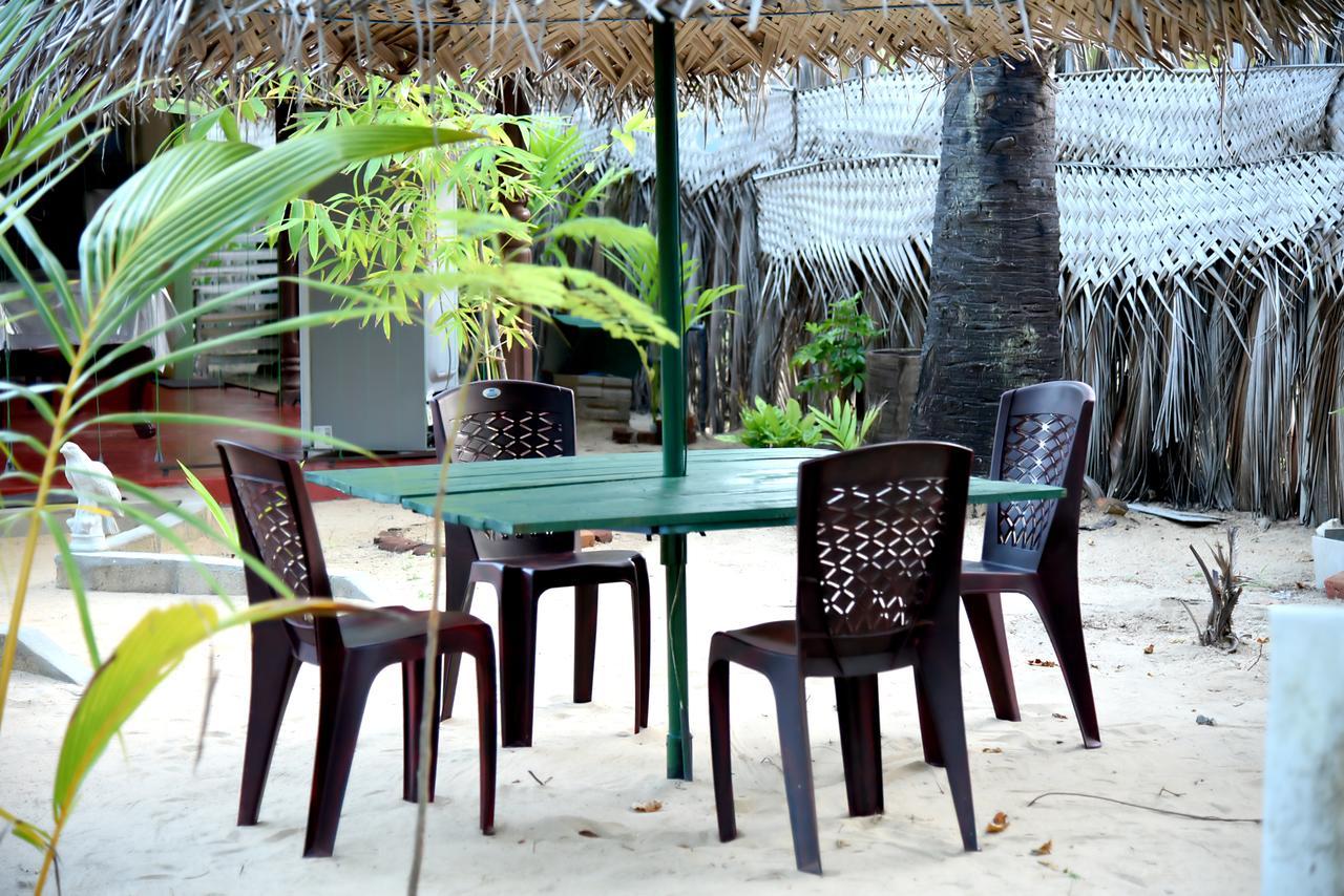 Naaval Beach Villa & Rooms バッティカロア エクステリア 写真