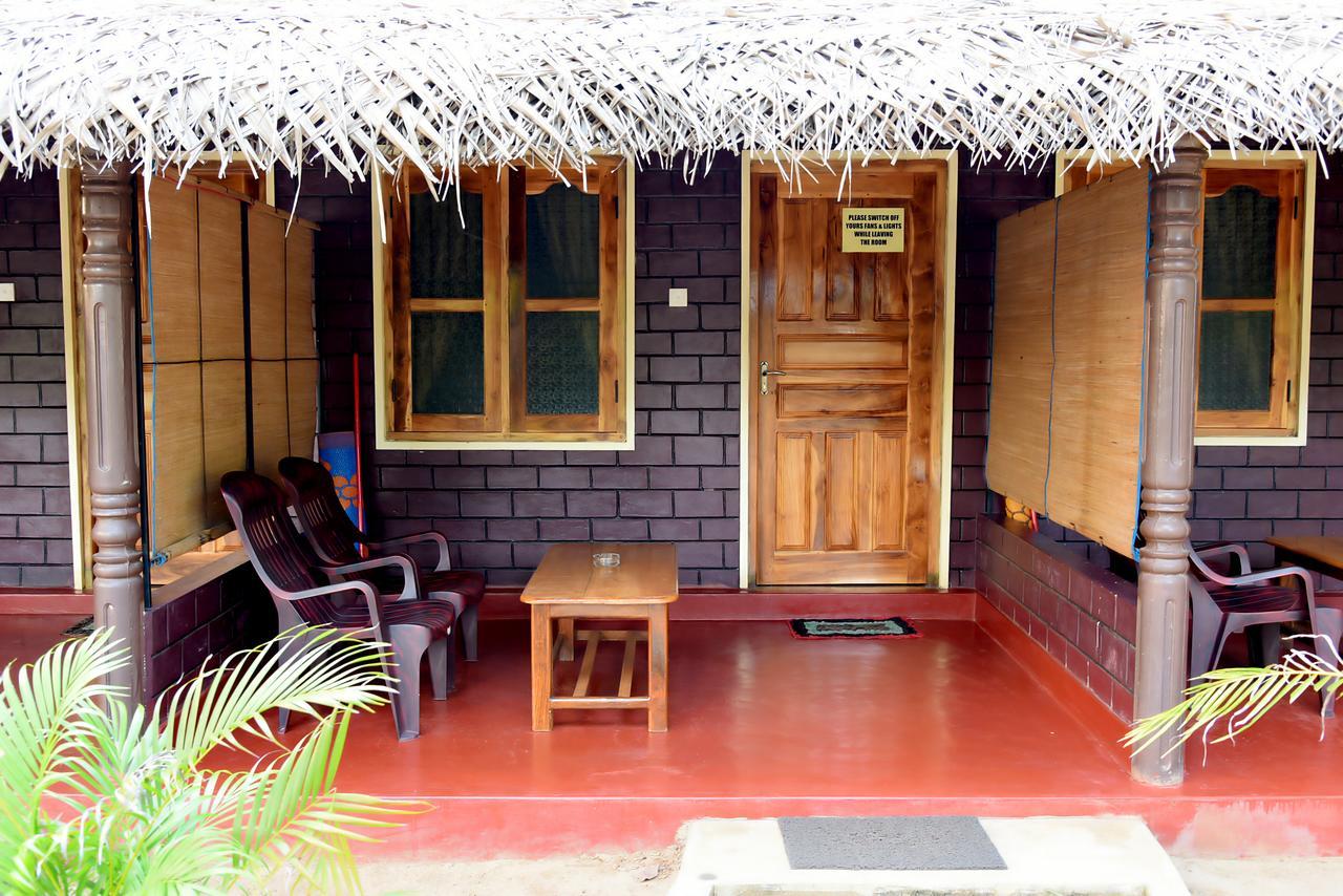Naaval Beach Villa & Rooms バッティカロア エクステリア 写真