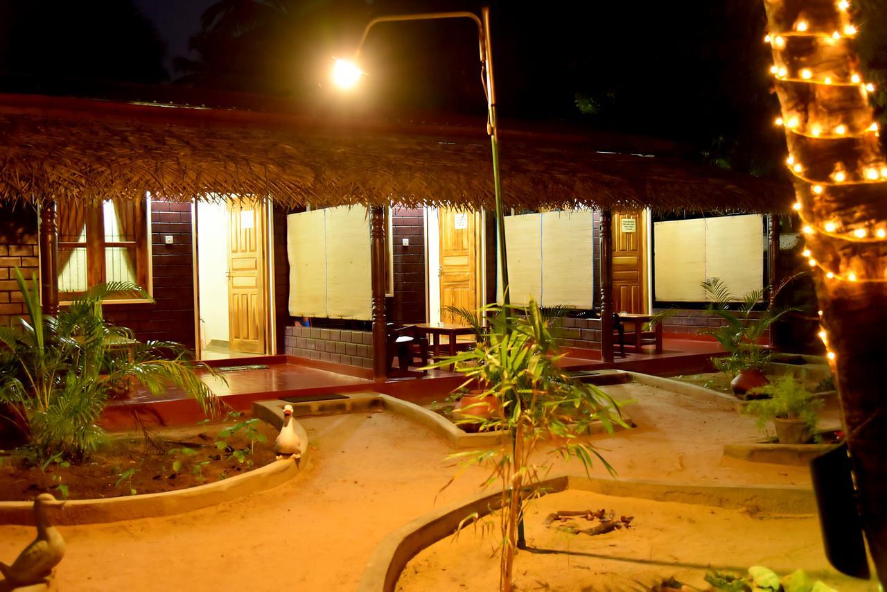 Naaval Beach Villa & Rooms バッティカロア エクステリア 写真