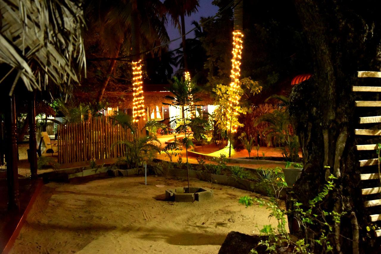 Naaval Beach Villa & Rooms バッティカロア エクステリア 写真