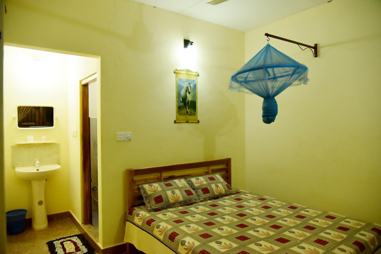 Naaval Beach Villa & Rooms バッティカロア エクステリア 写真