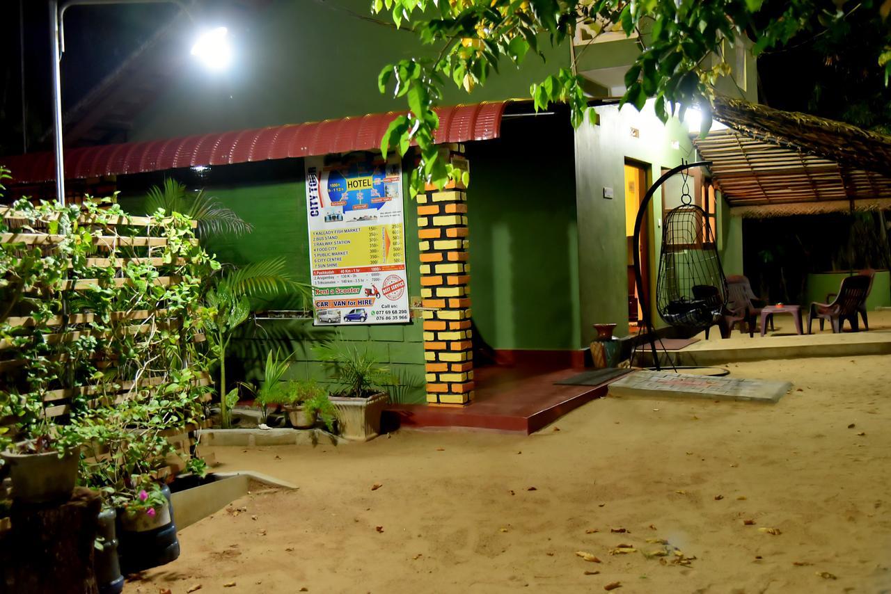 Naaval Beach Villa & Rooms バッティカロア エクステリア 写真